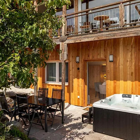 Luxus-appartement Mit Whirlpool Und Sauna #531 4*